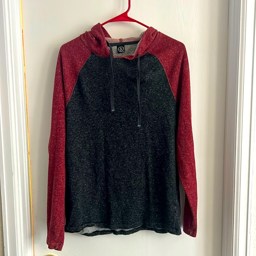Volcom 
Long sleeve hooded shirt